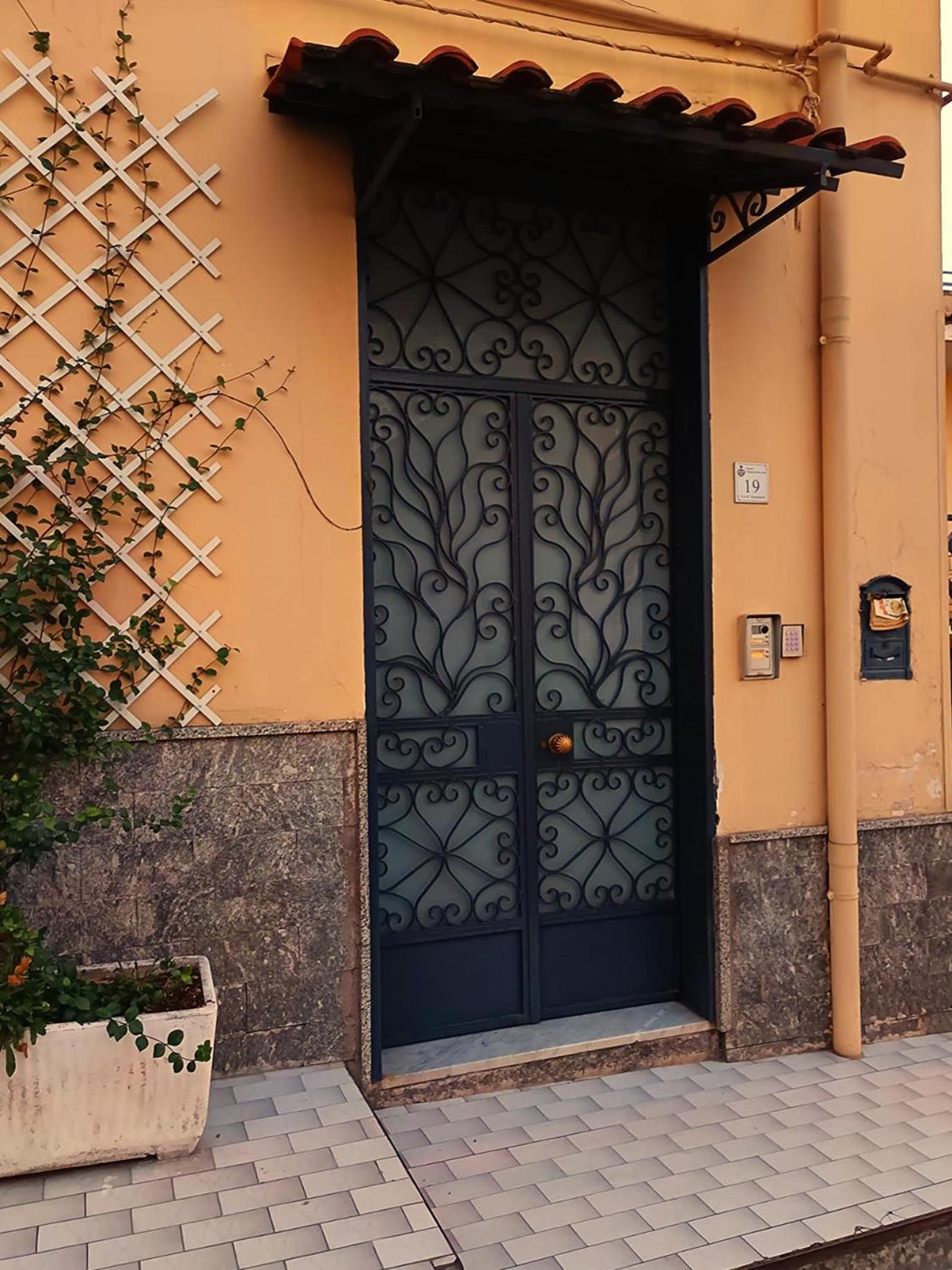 Palazzo Di Donna Strategic Appartments To Amalfi Coast, Pompei, Napoli With Panoramic Terraces And Private Parking *